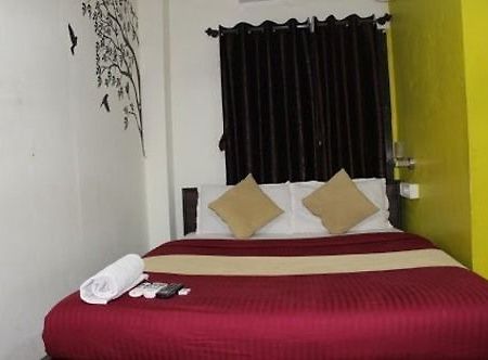 מומביי Hotel Saffron Inn מראה חיצוני תמונה