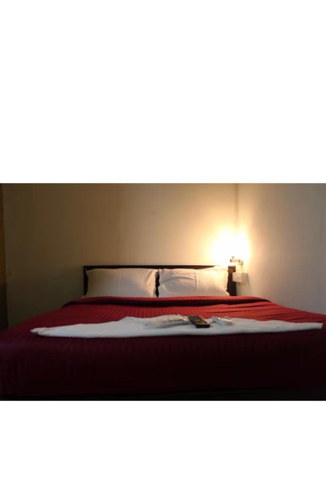 מומביי Hotel Saffron Inn מראה חיצוני תמונה