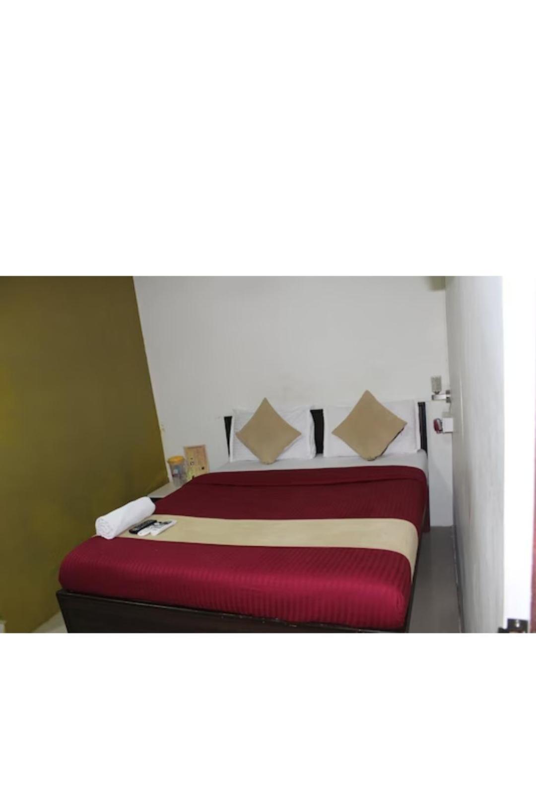 מומביי Hotel Saffron Inn מראה חיצוני תמונה