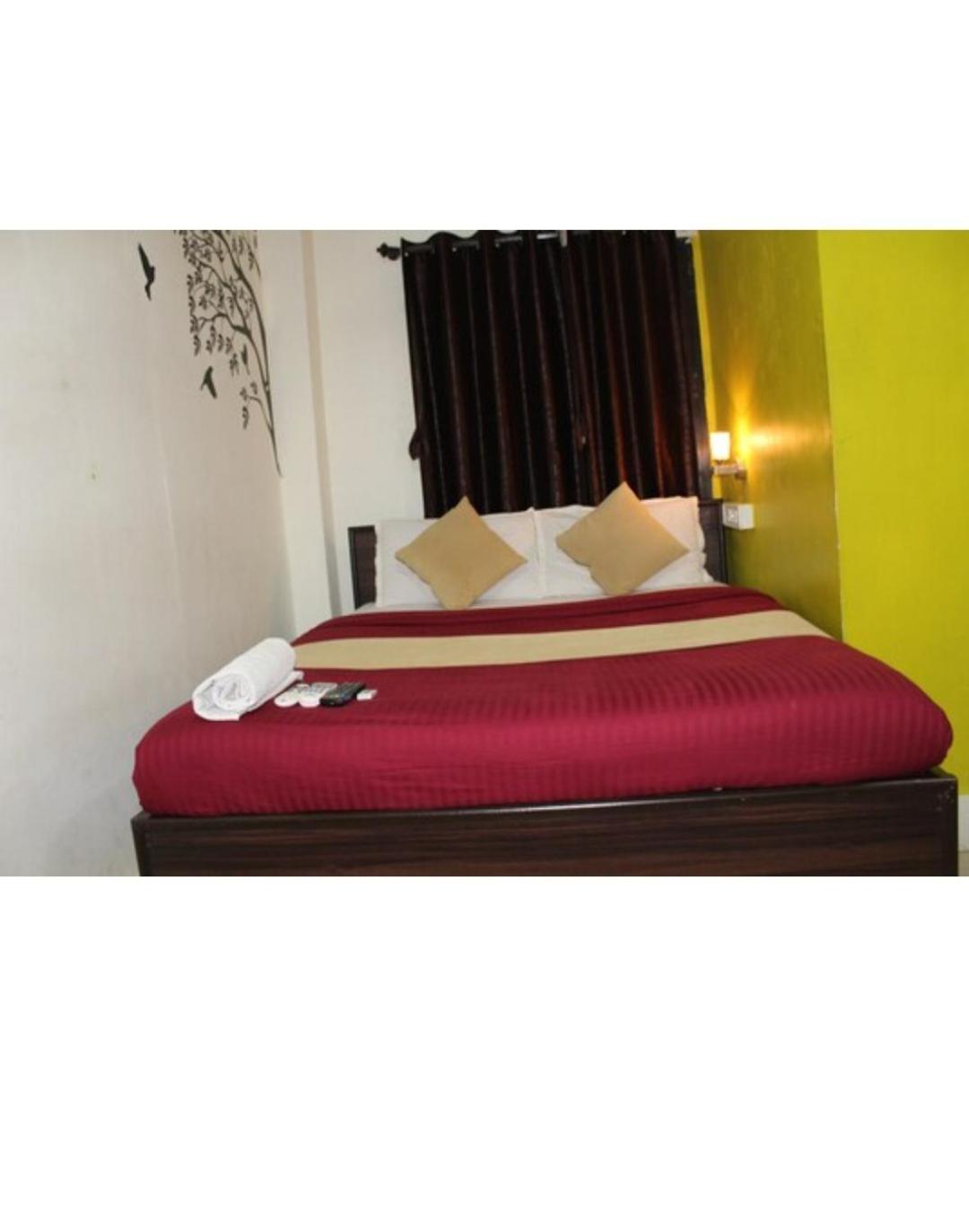 מומביי Hotel Saffron Inn מראה חיצוני תמונה
